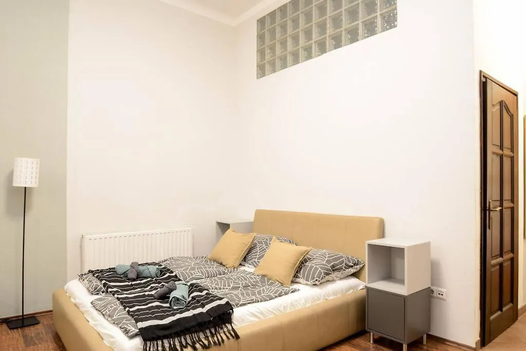 Famous Kiraly Street At Large 3Br 10Ppl @ Central Budapest Ungheria