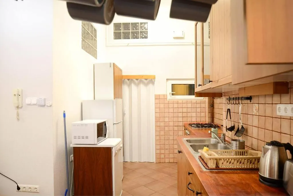 Appartamento Famous Kiraly Street At Large 3Br 10Ppl @ Central Budapest Ungheria