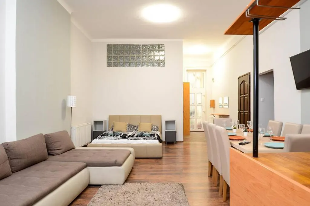 Famous Kiraly Street At Large 3Br 10Ppl @ Central Budapest