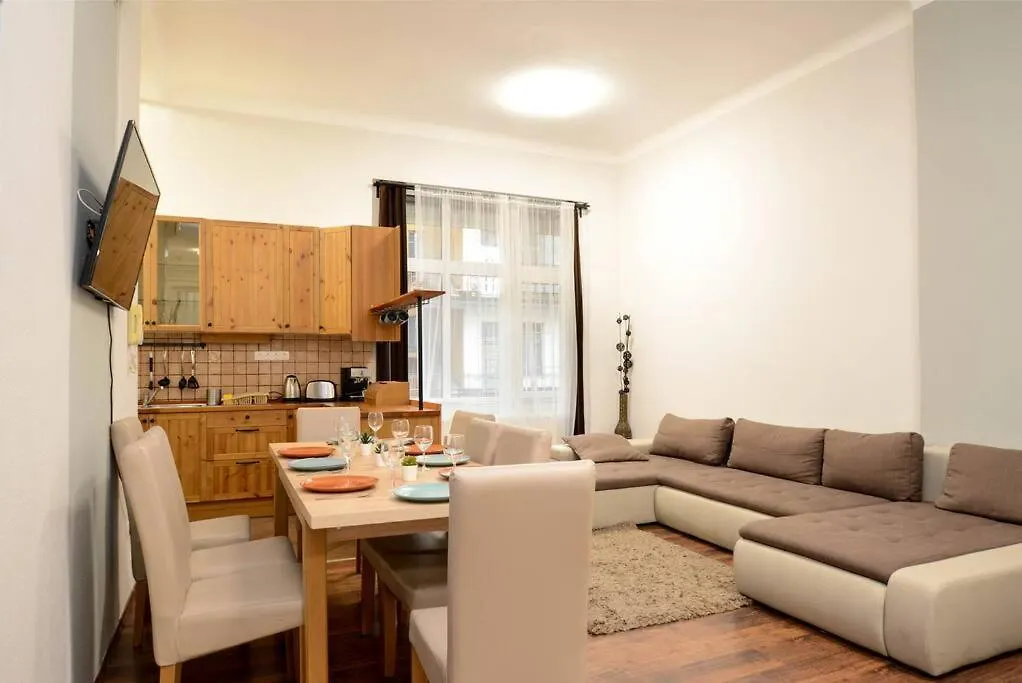 Famous Kiraly Street At Large 3Br 10Ppl @ Central Budapest 0*,